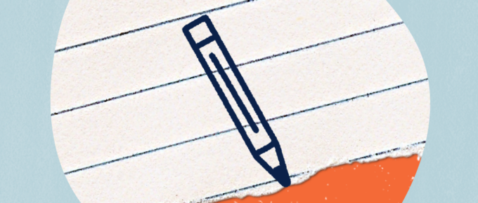 Na imagem há um desenho de lápis à frente de algumas linhas que representam um caderno.